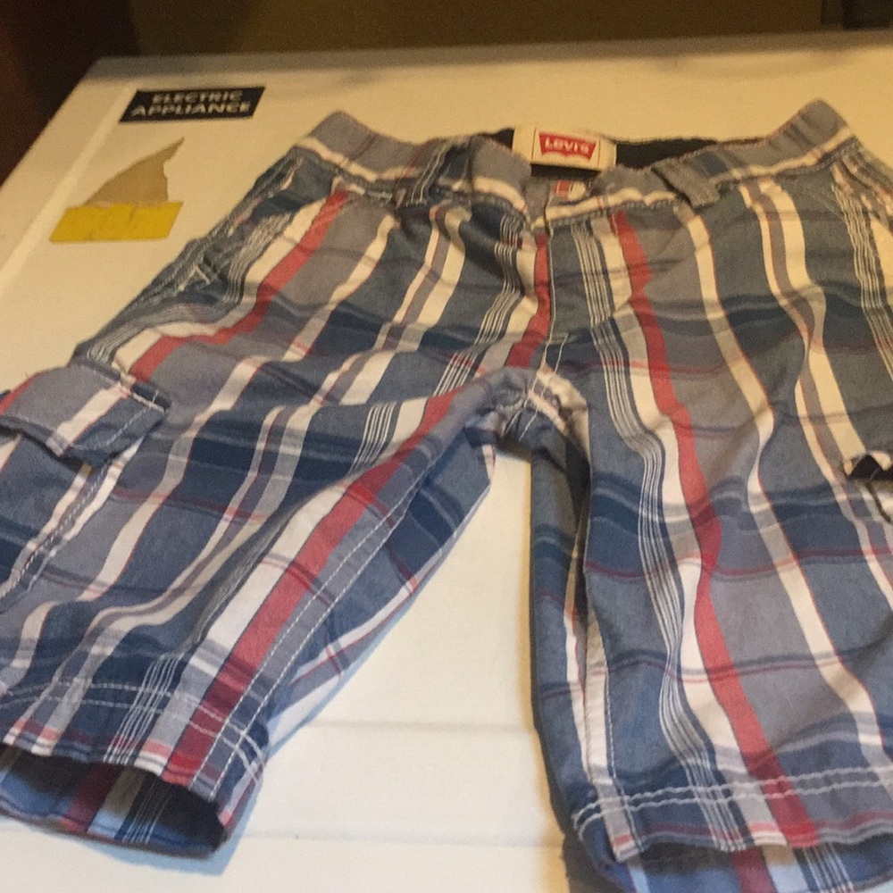 Boys Levi’s plaid cargo shorts